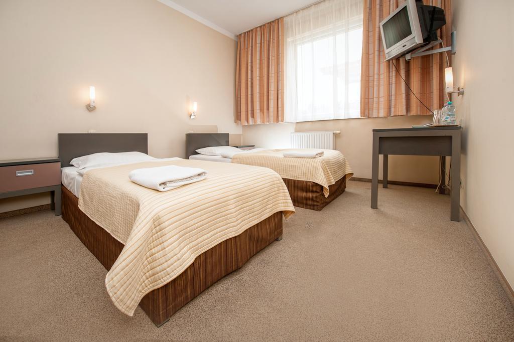 Hotel Jarota Jarocin Δωμάτιο φωτογραφία