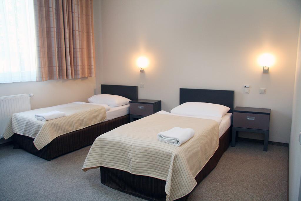 Hotel Jarota Jarocin Δωμάτιο φωτογραφία