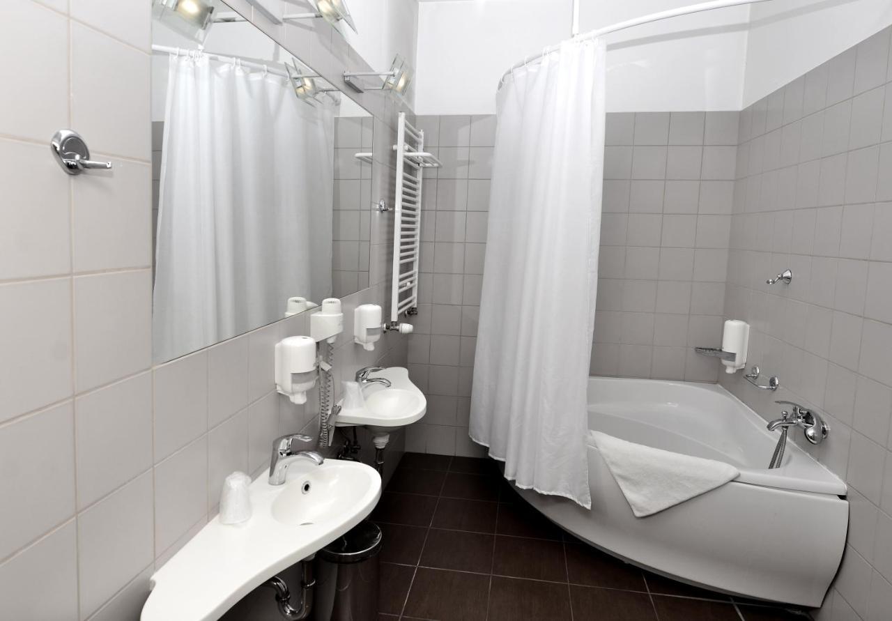 Hotel Jarota Jarocin Εξωτερικό φωτογραφία